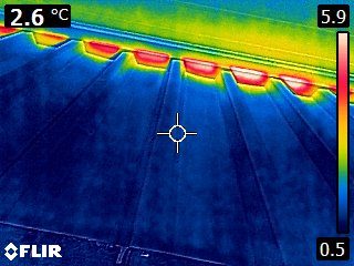 Thermal image showing heat infiltration at roof joints